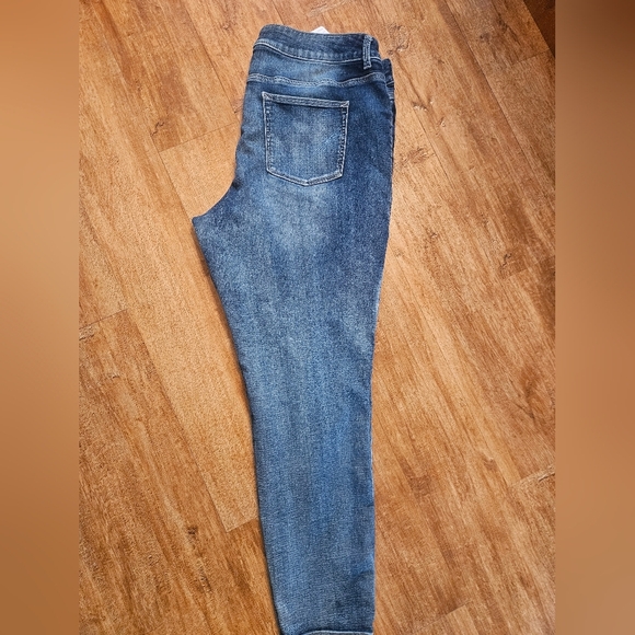 Women's Distressed Blue Jeans - Picture 4 of 4